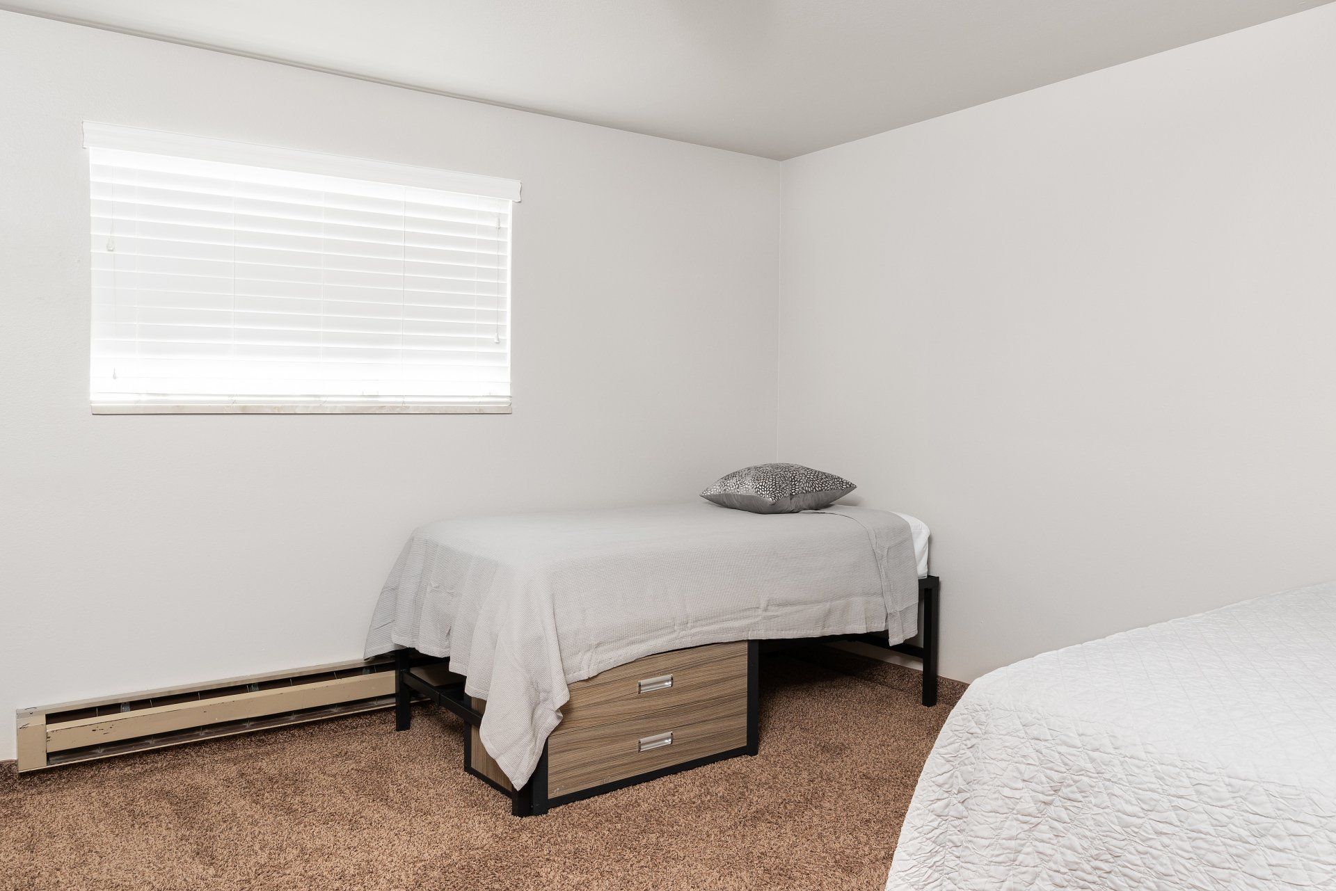 Seasons Apartments offers furnished private and shared student housing near SUU. Features large bedrooms, in-unit laundry, and a prime location just a short distance from Southern Utah University