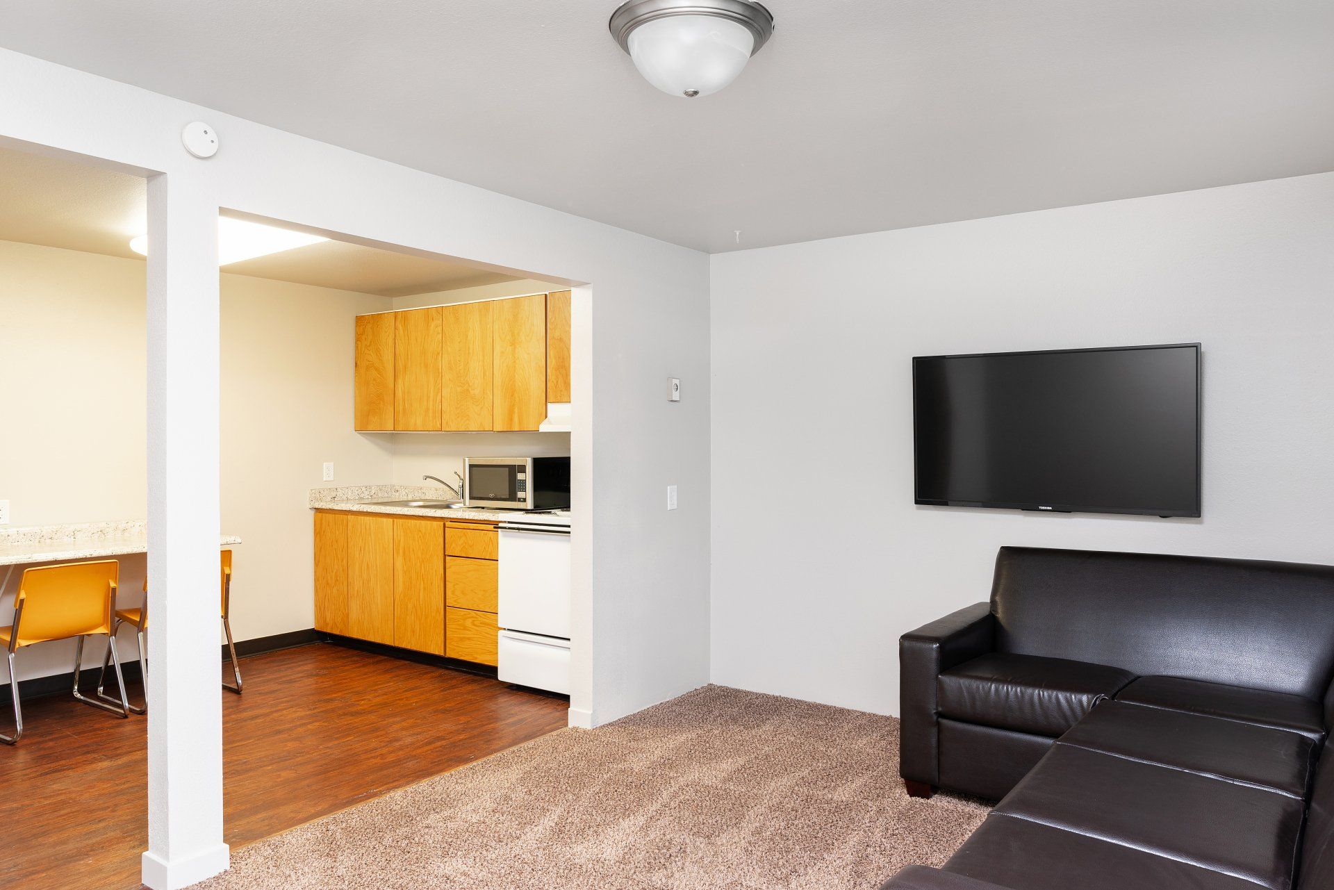 Seasons Apartments offers furnished private and shared student housing near SUU. Features large bedrooms, in-unit laundry, and a prime location just a short distance from Southern Utah University