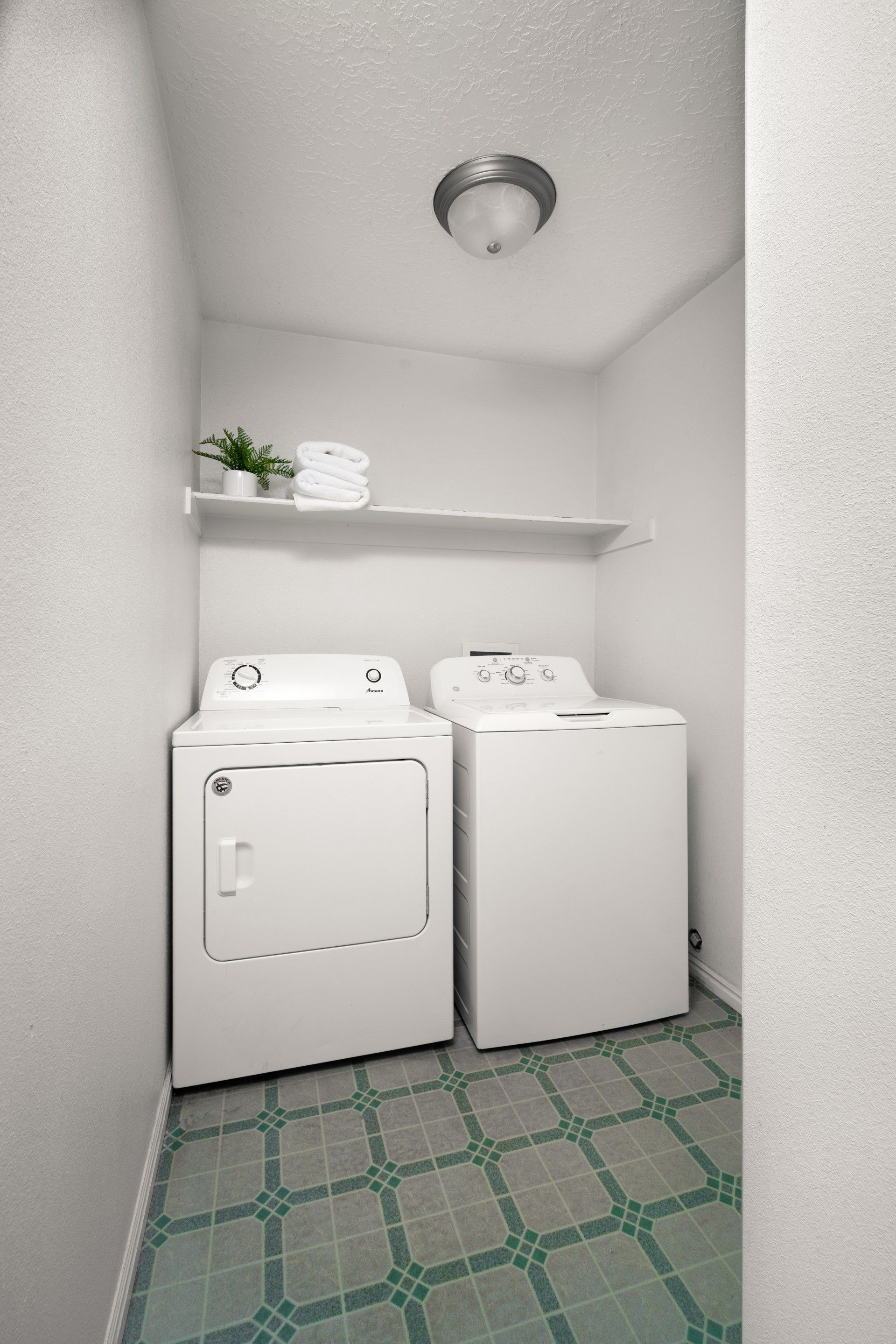 Seasons Apartments offers furnished private and shared student housing near SUU. Features large bedrooms, in-unit laundry, and a prime location just a short distance from Southern Utah University