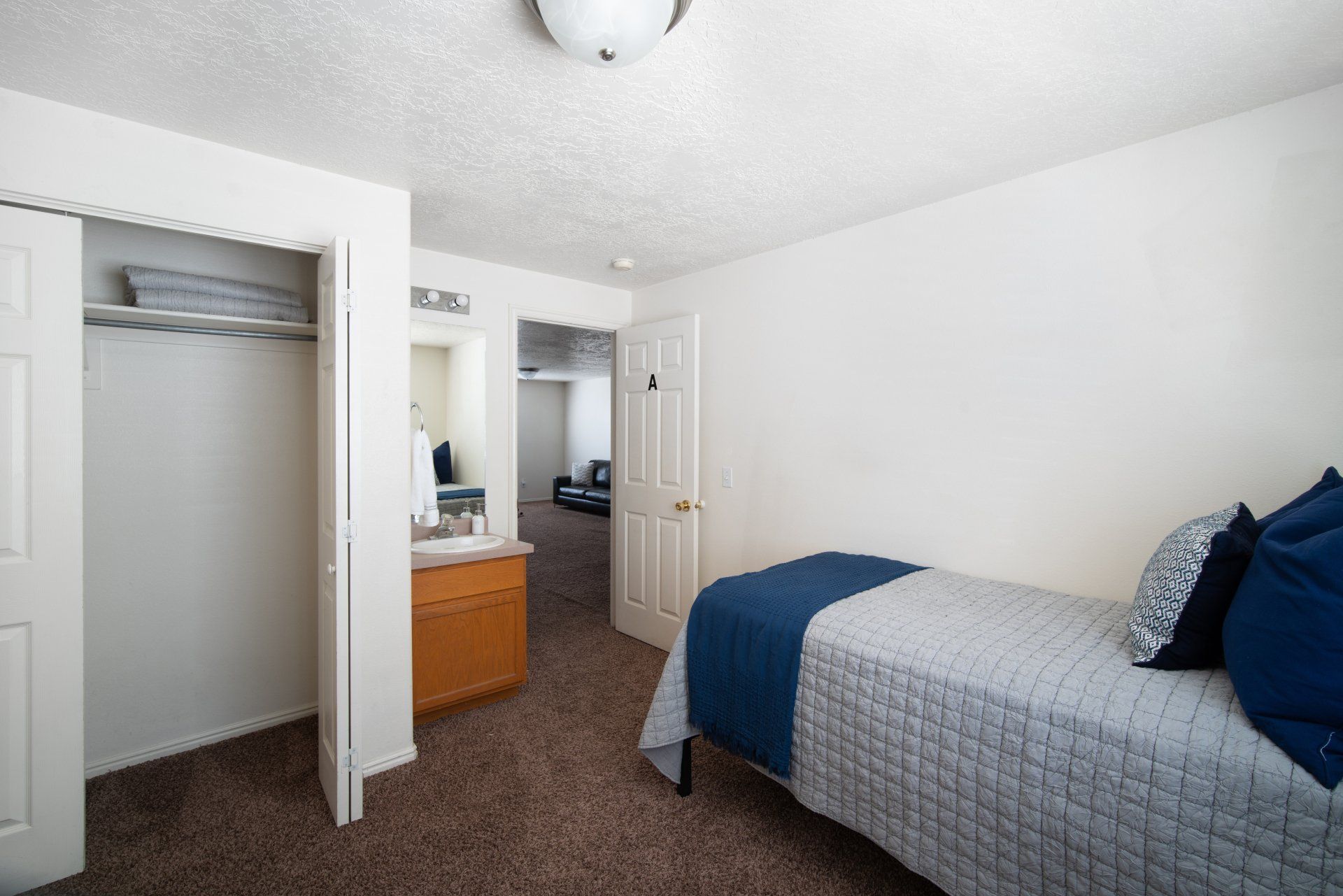 Seasons Apartments offers furnished private and shared student housing near SUU. Features large bedrooms, in-unit laundry, and a prime location just a short distance from Southern Utah University