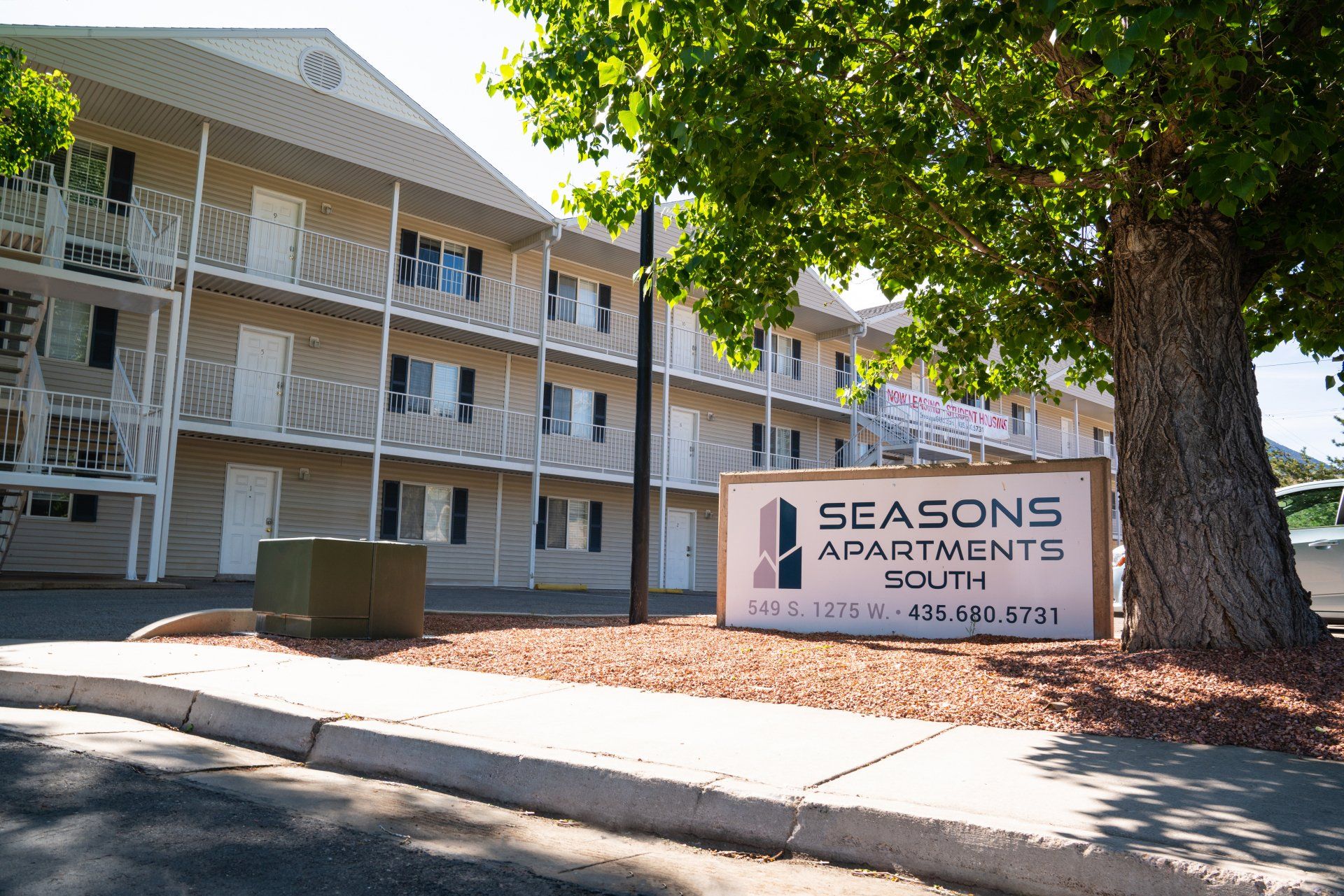 Seasons Apartments offers furnished private and shared student housing near SUU. Features large bedrooms, in-unit laundry, and a prime location just a short distance from Southern Utah University