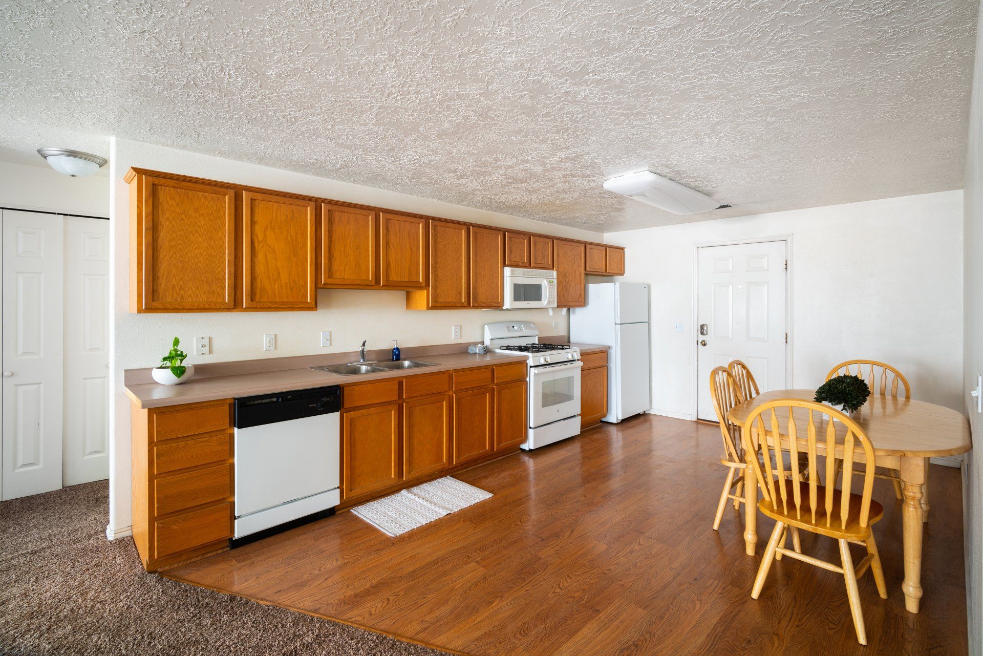 Seasons Apartments offers furnished private and shared student housing near SUU. Features large bedrooms, in-unit laundry, and a prime location just a short distance from Southern Utah University