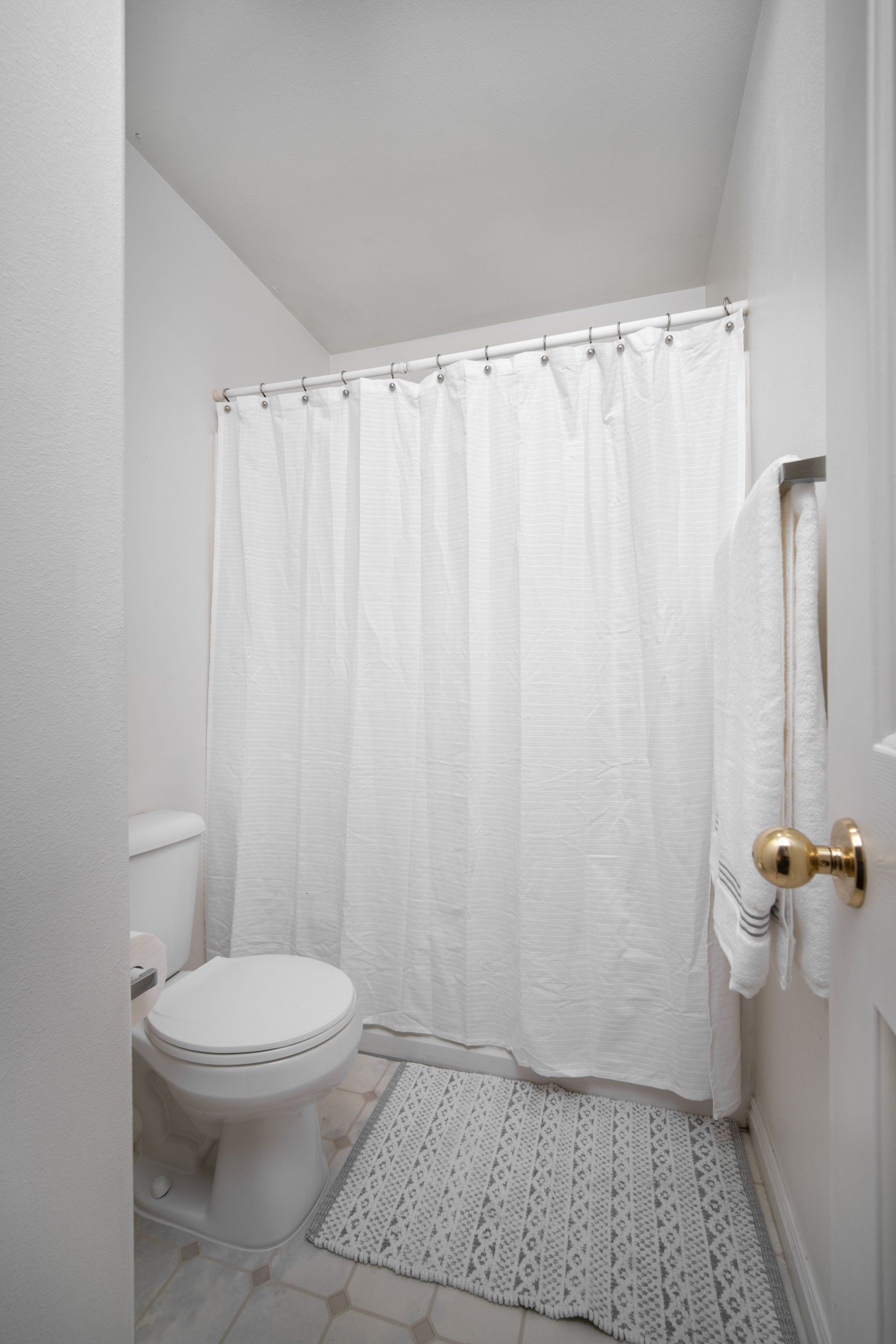 Seasons Apartments offers furnished private and shared student housing near SUU. Features large bedrooms, in-unit laundry, and a prime location just a short distance from Southern Utah University