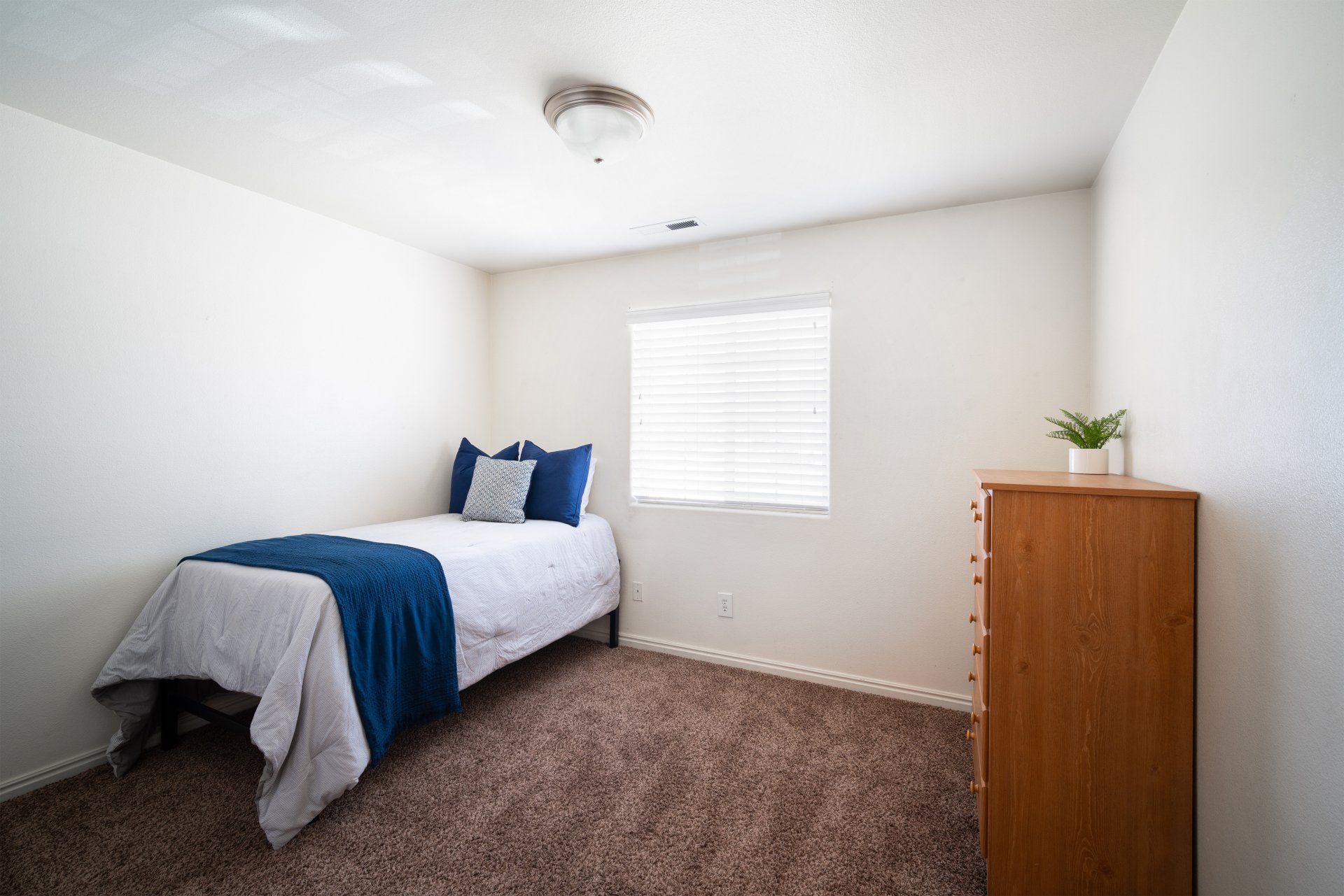 Seasons Apartments offers furnished private and shared student housing near SUU. Features large bedrooms, in-unit laundry, and a prime location just a short distance from Southern Utah University