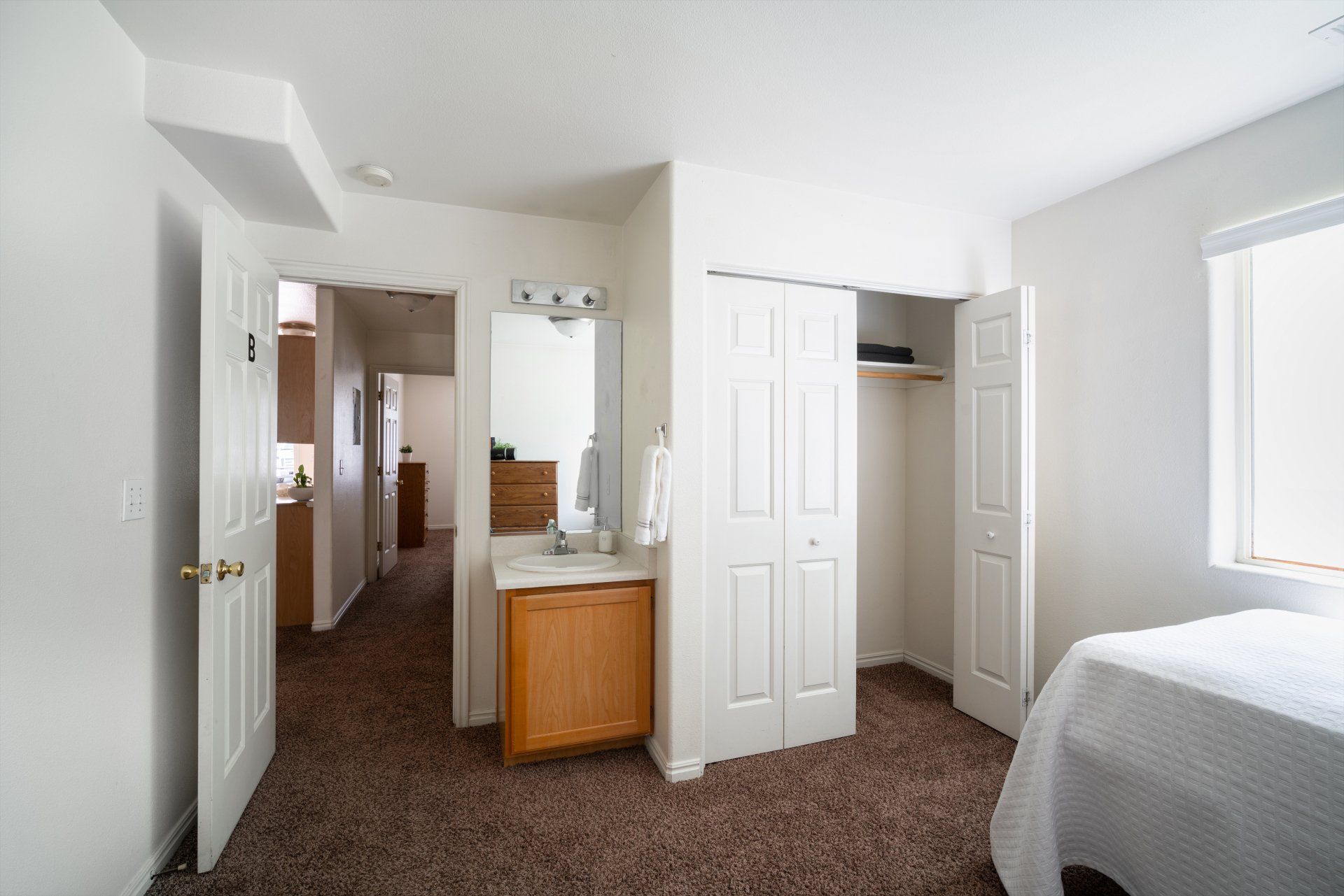 Seasons Apartments offers furnished private and shared student housing near SUU. Features large bedrooms, in-unit laundry, and a prime location just a short distance from Southern Utah University
