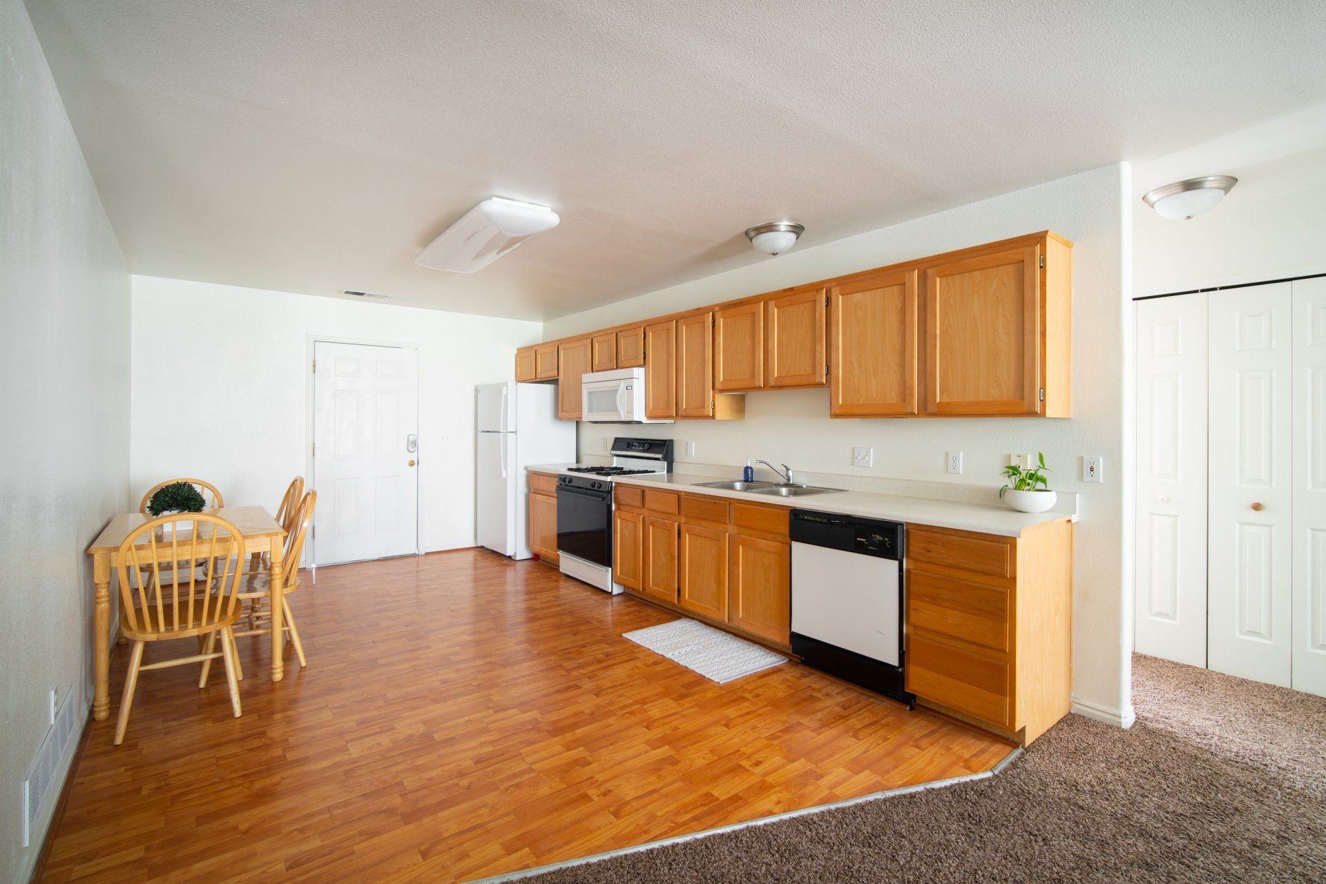 Seasons Apartments offers furnished private and shared student housing near SUU. Features large bedrooms, in-unit laundry, and a prime location just a short distance from Southern Utah University