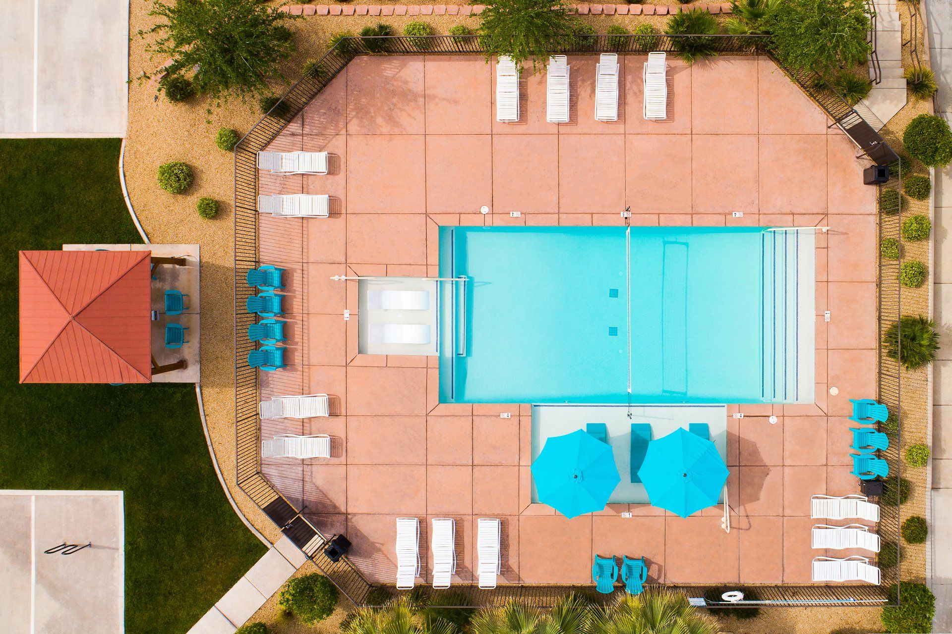 The Stay student housing in St. George offers Utah Tech off-campus housing with large private and shared bedrooms. Features in-unit laundry, a pool with a lounge deck, and common areas for socializing. Ideal off-campus housing in St. George for students.