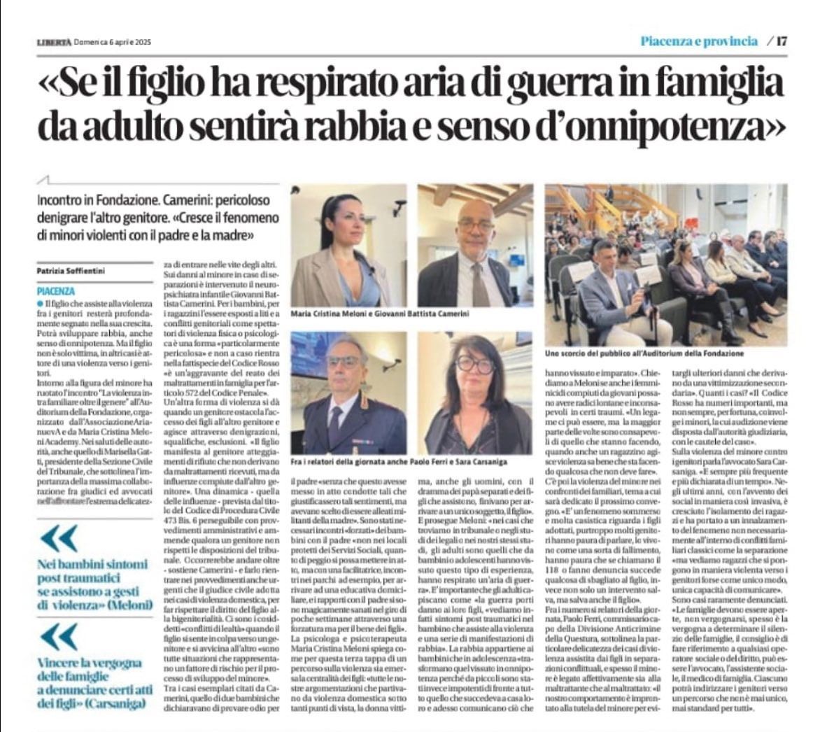 Una pagina di giornale con un titolo di un articolo sulla violenza domestica, insieme a ritratti e foto dell'evento dei partecipanti.