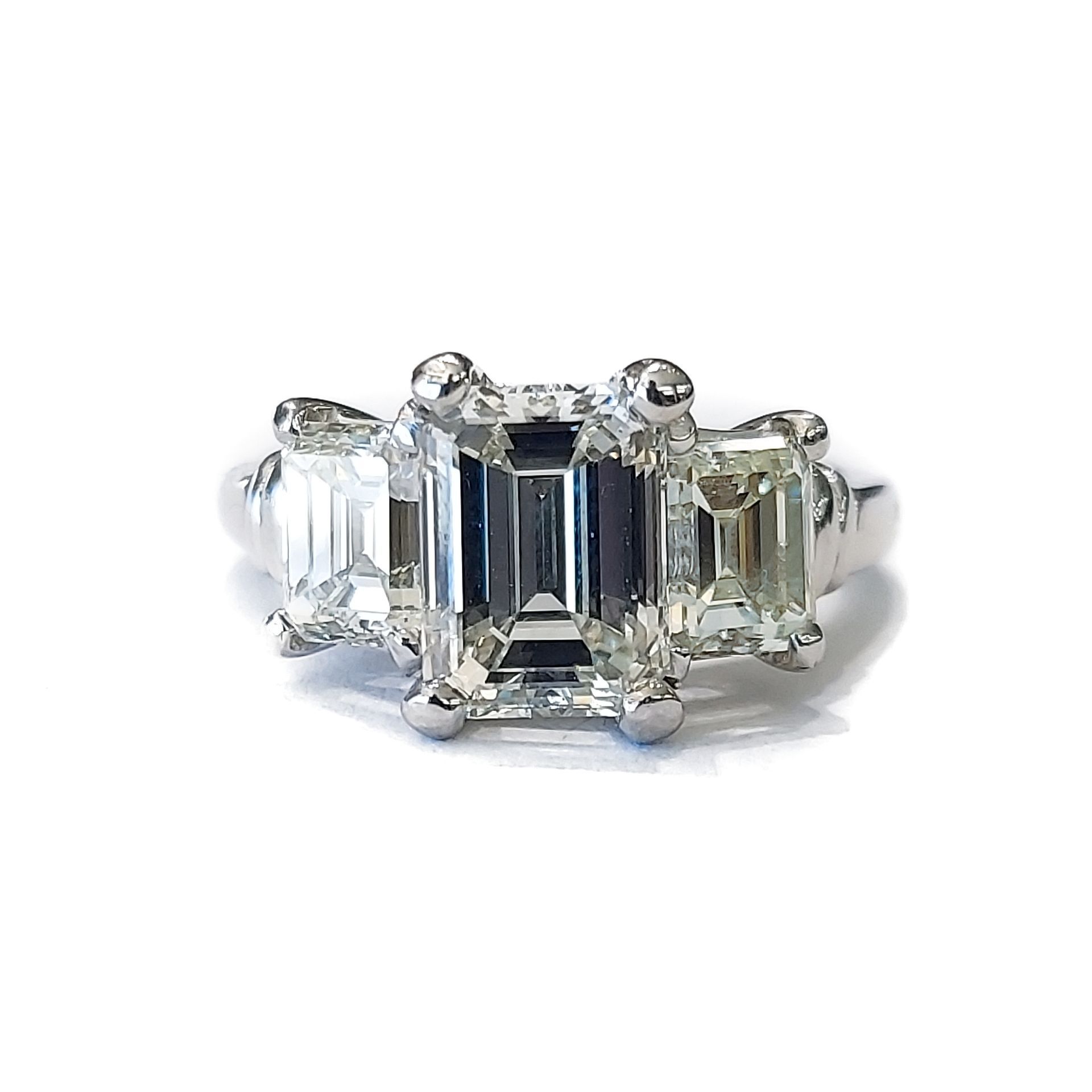 Emerald Cut Engagment Ring