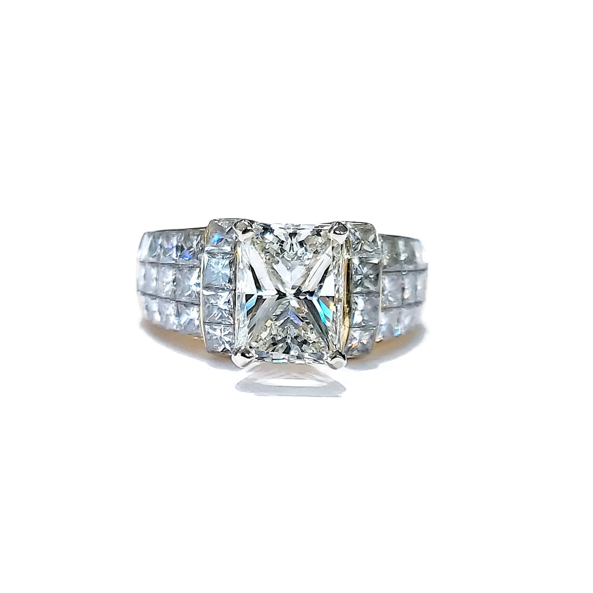 Radiant Cut Diamond Ring
