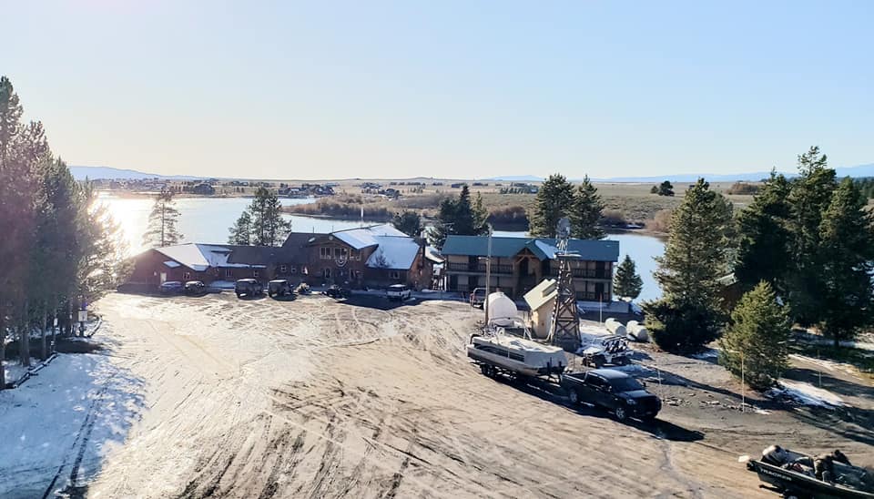 RVs parked in the campground of Lakeside Lodge