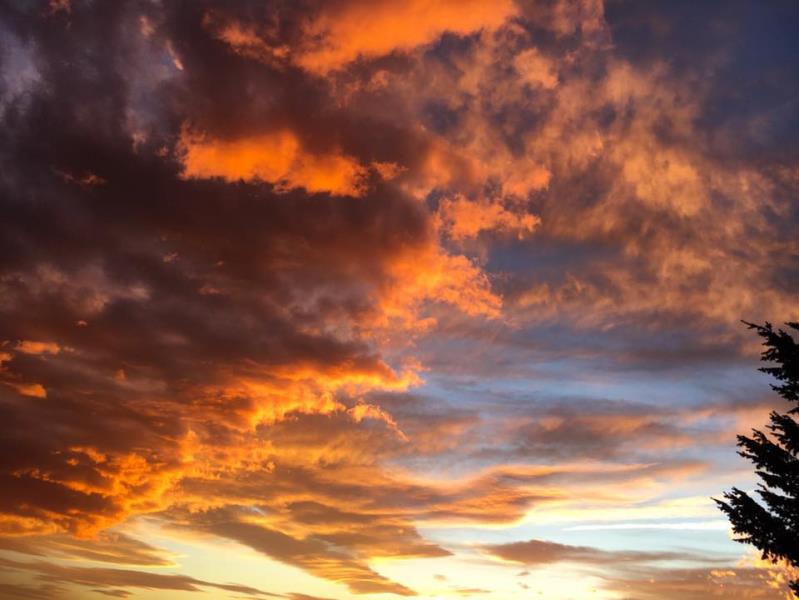 Clouds clad in range color