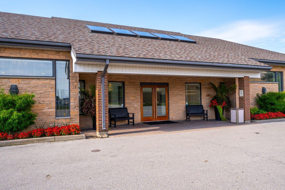 Guelph Line Chapel | Smith's Funeral Homes