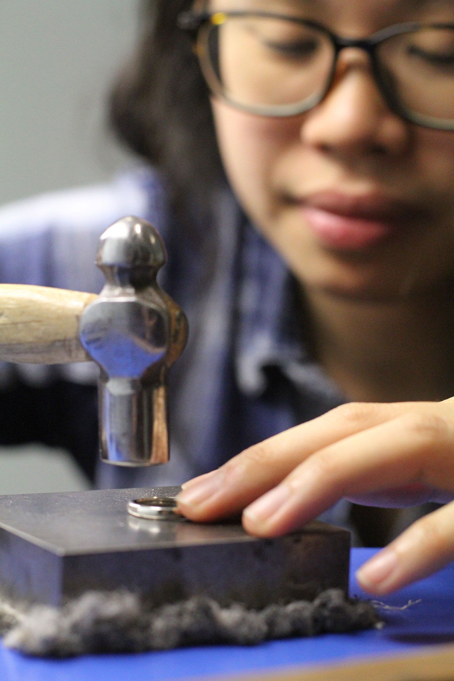 giving shape to jewellery