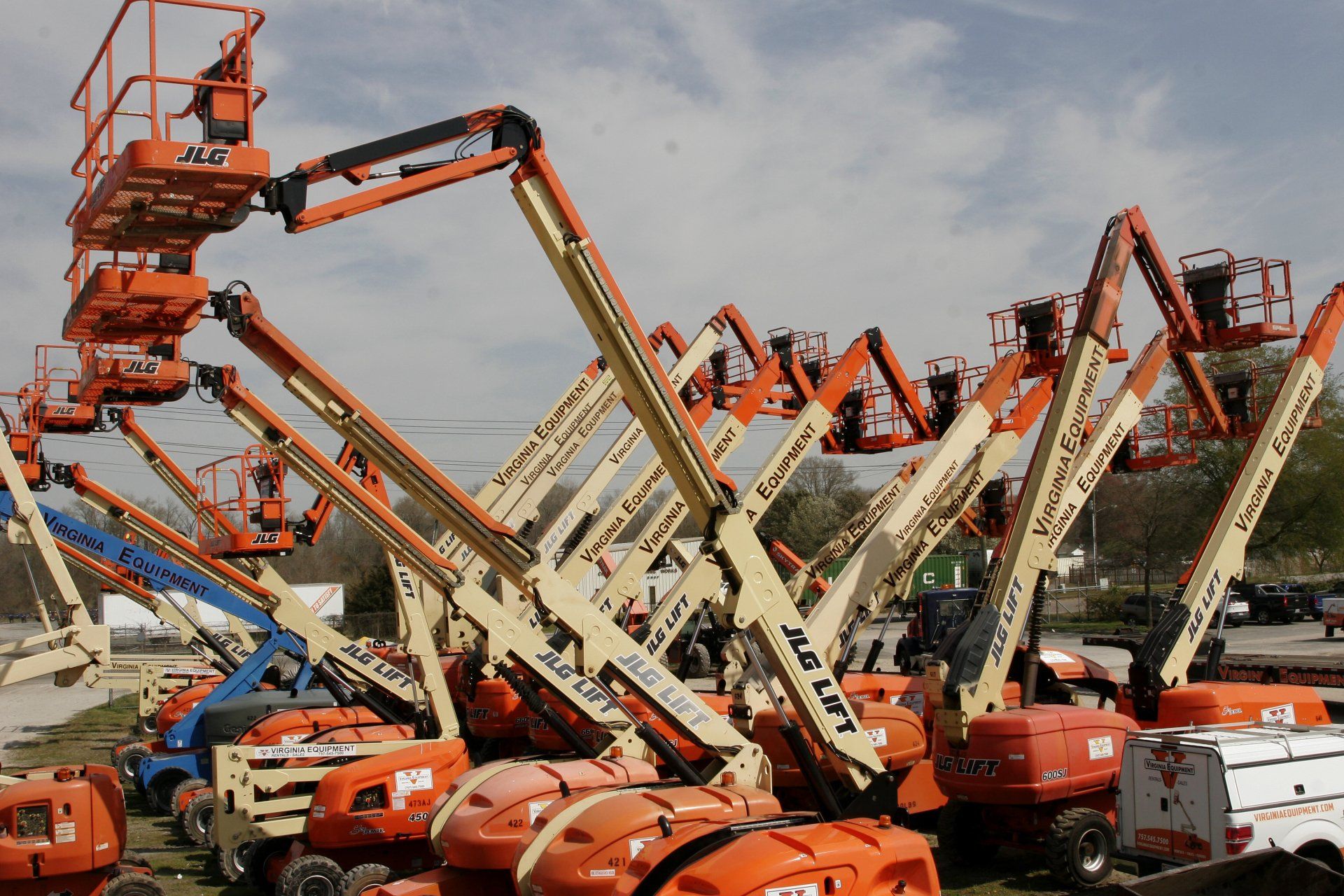 Telescoping Booms Lift — Chesapeake, VA — Virginia Equipment Rental