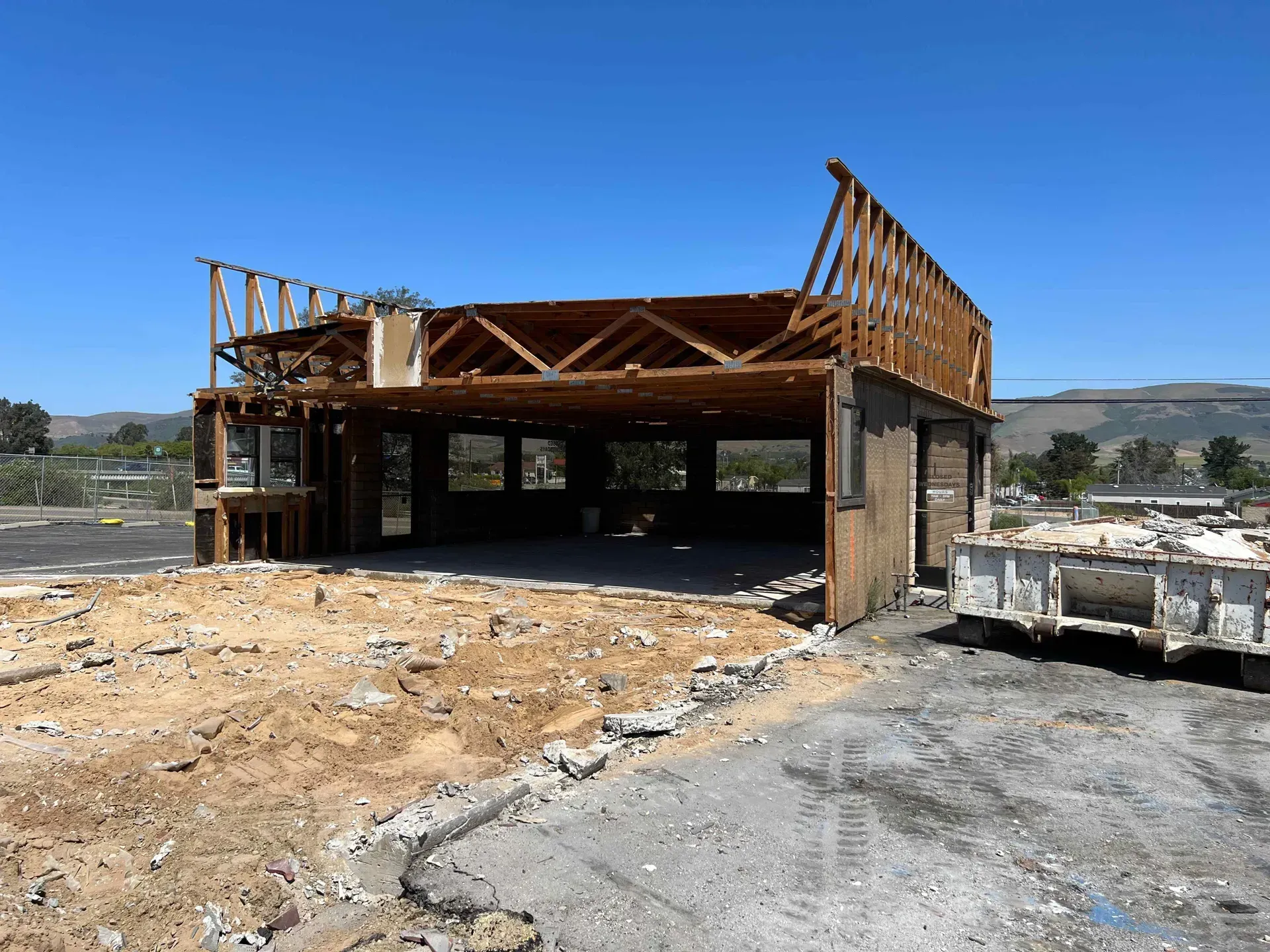 A building under construction with a blue sky in the background