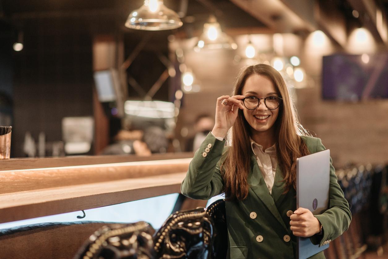 All eyeglass wearers should know how to clean eyeglasses