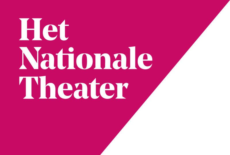 Logo voor Het Nationale Theater, witte tekst op een magenta achtergrond.