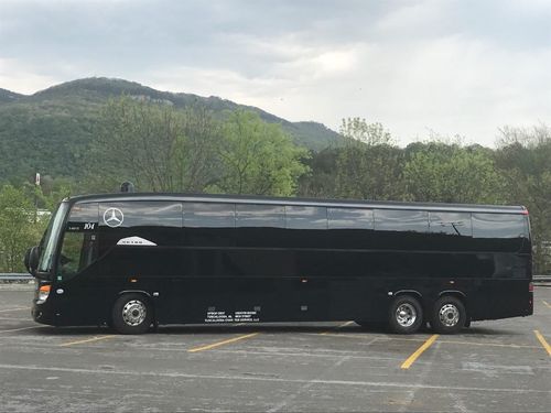 Bus in front of mountain | Tuscaloosa AL | Tuscaloosa Charter Service