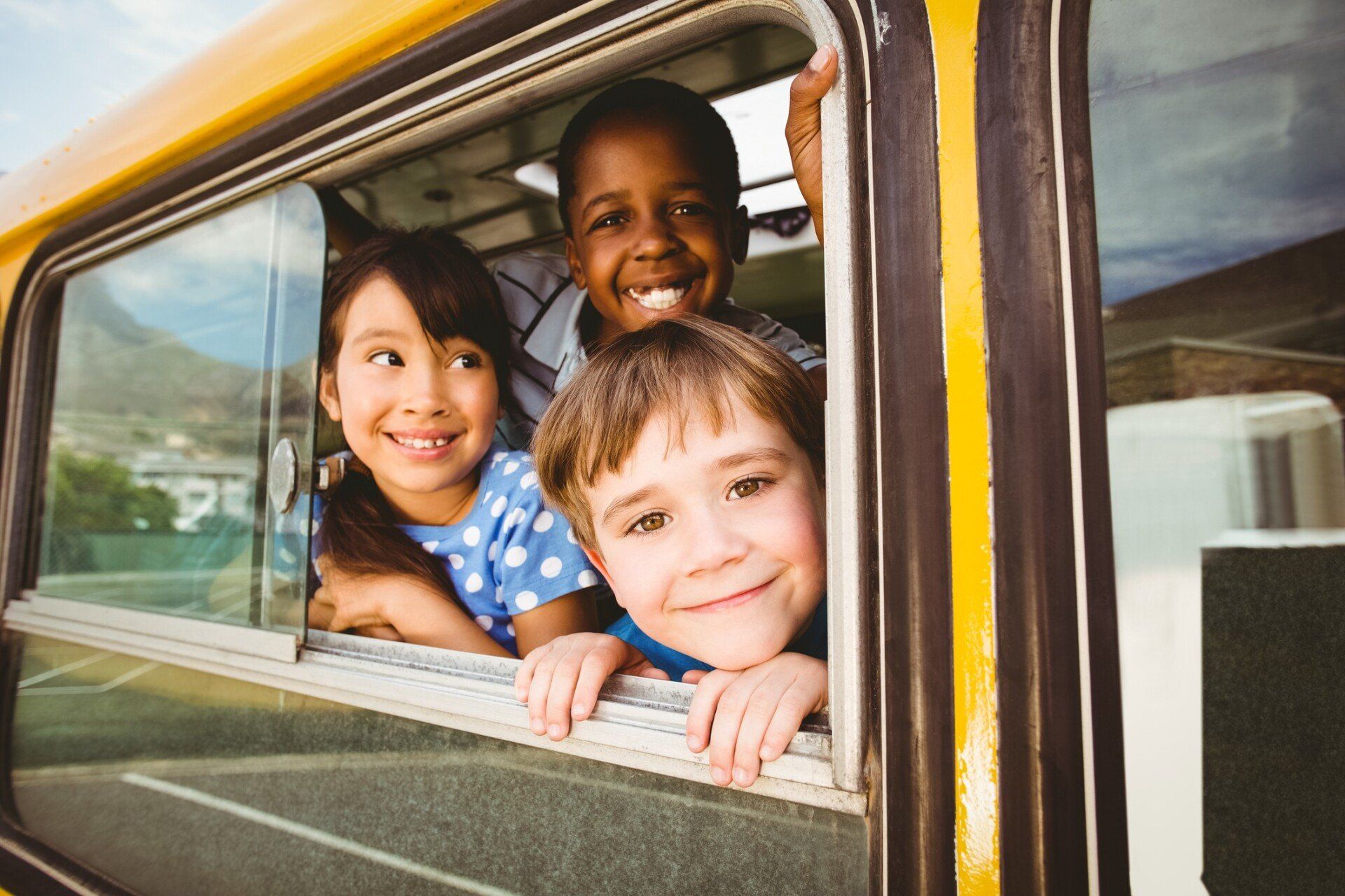 School bus with kids | Tuscaloosa AL | Tuscaloosa Charter Service