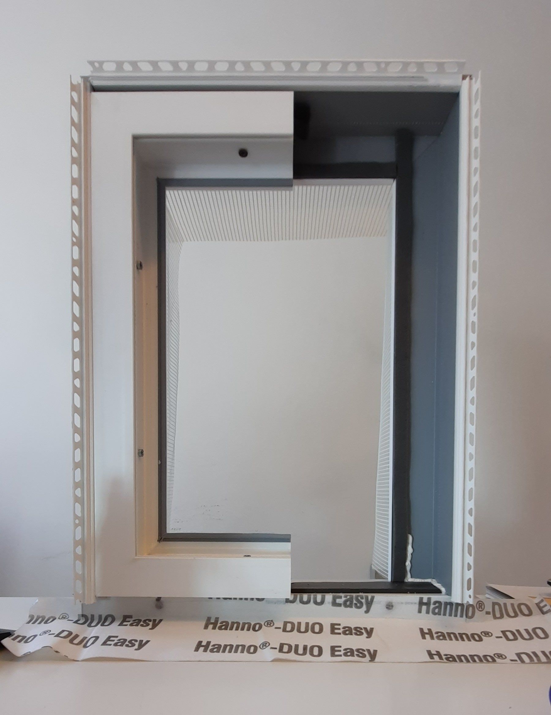 Una cornice con la parola easy sopra