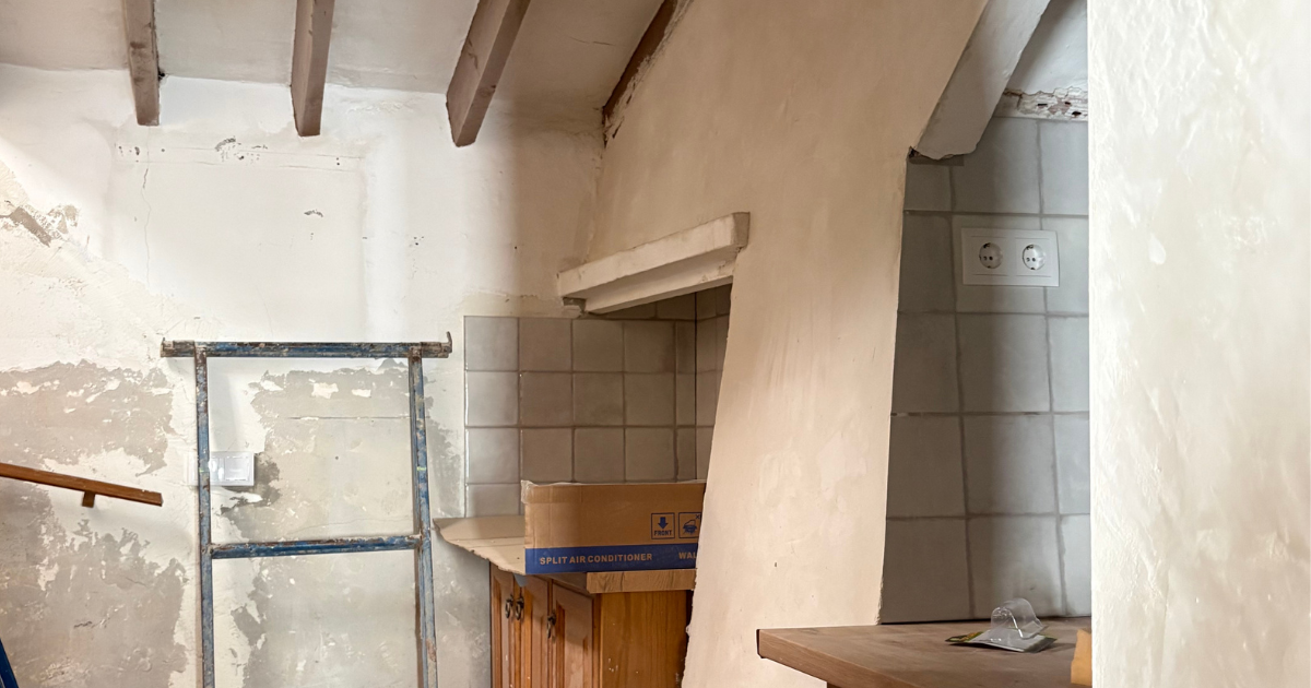 foto van keuken die verbouwd wordt