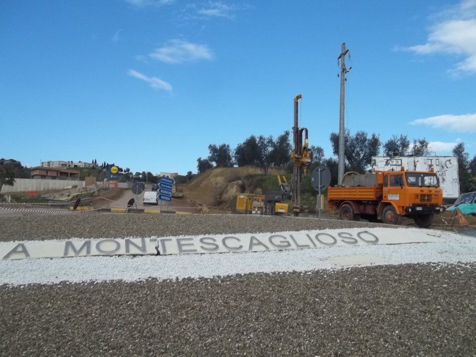 indagini geognostiche sull'area di frana a Montescaglioso