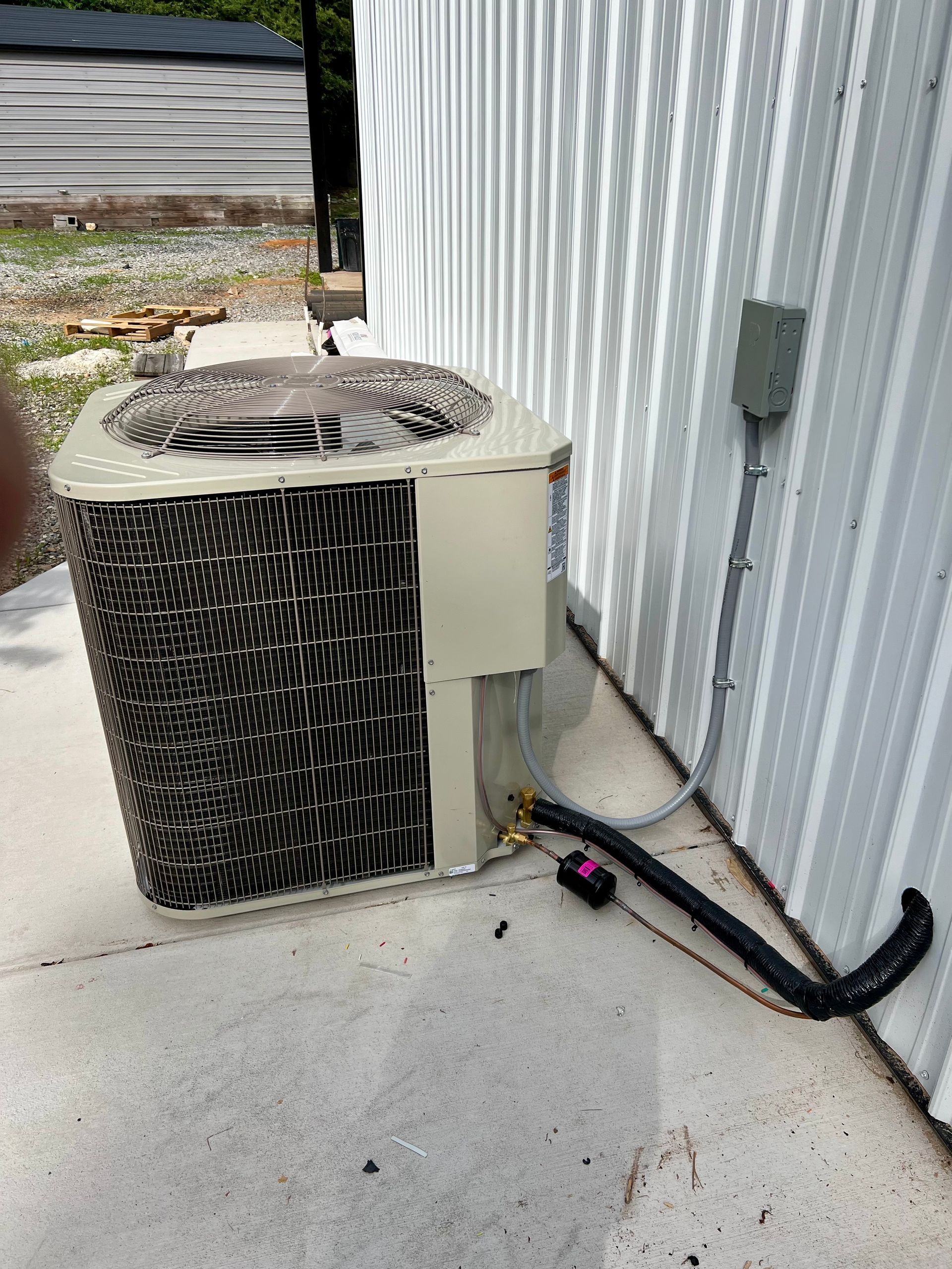 An air conditioner is sitting on the side of a building.
