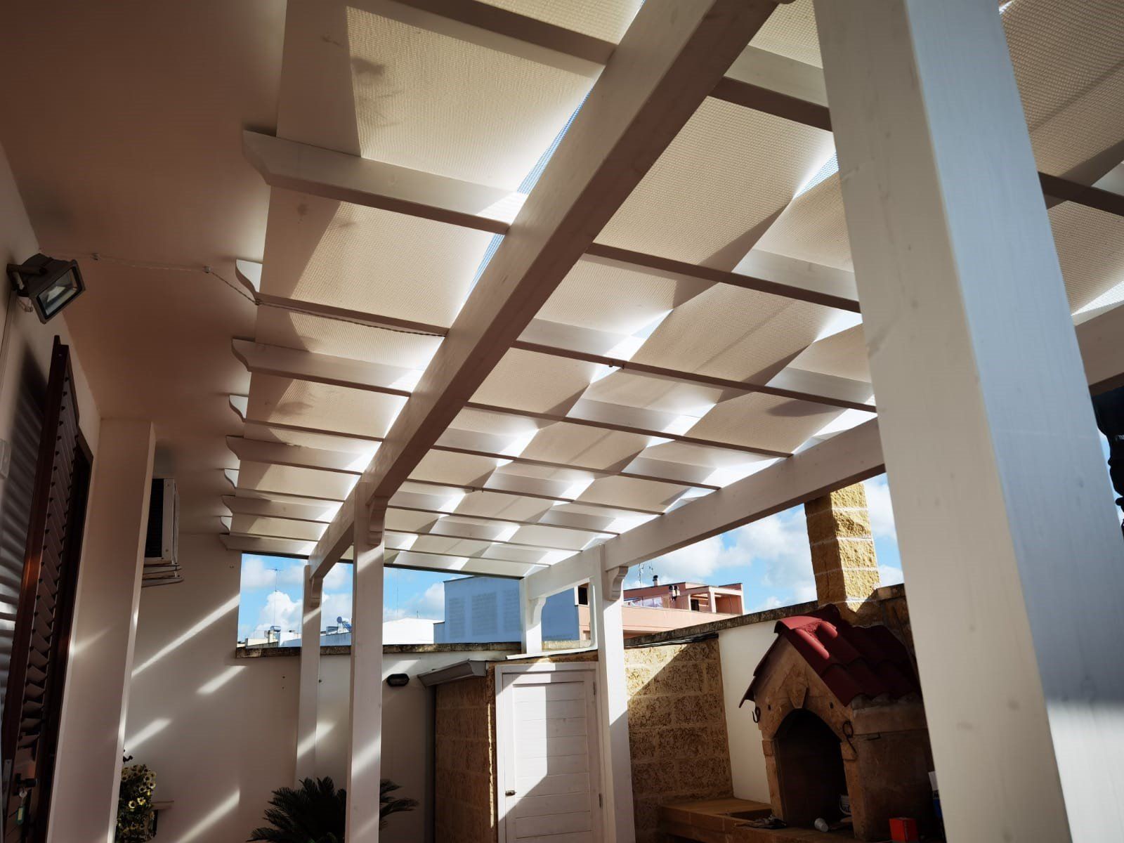 Copertura in legno con policarbonato