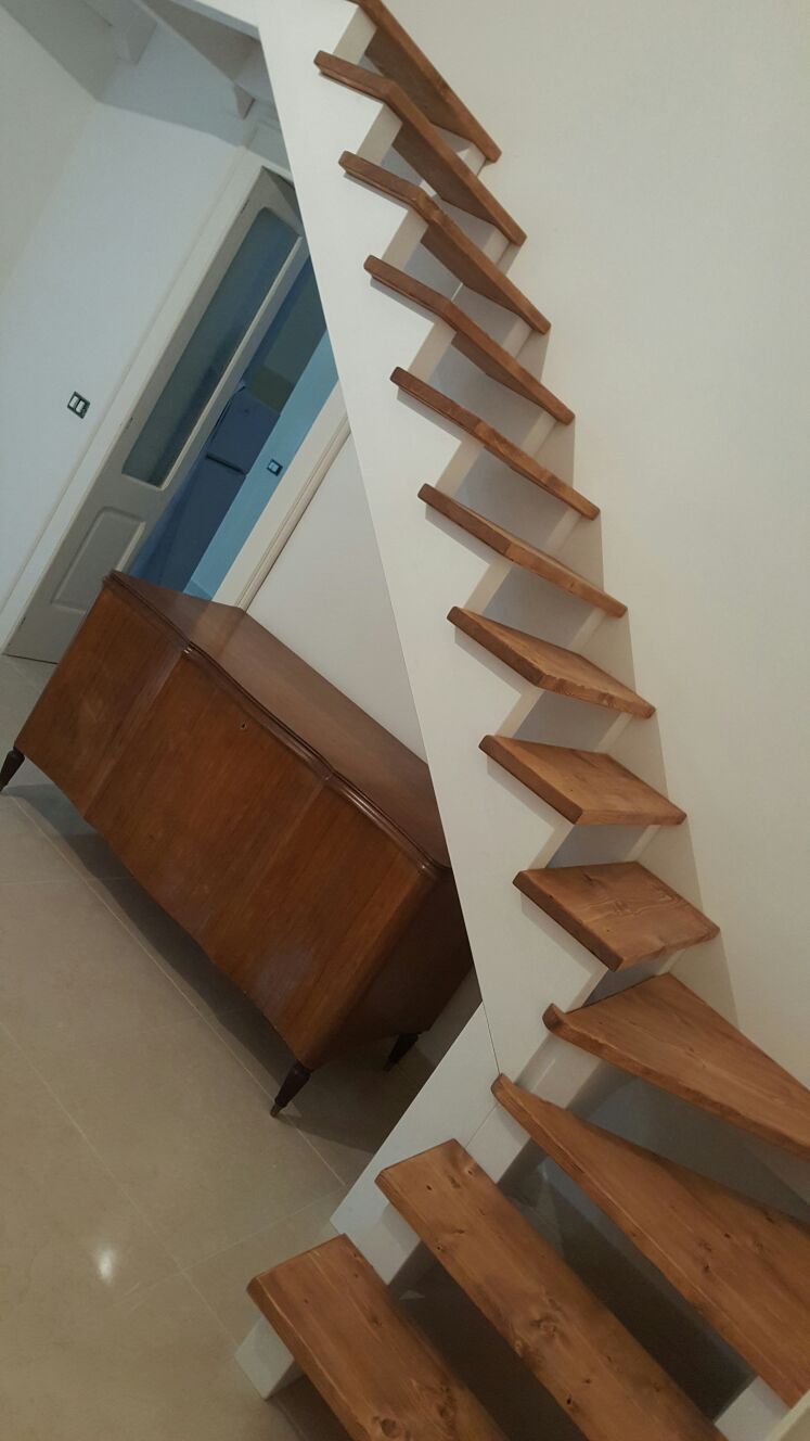 Scala in legno lamellare