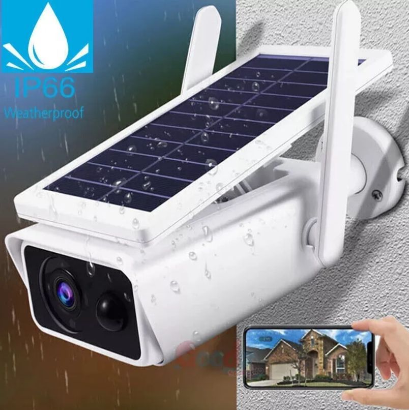 Una cámara de seguridad con un panel solar conectado.