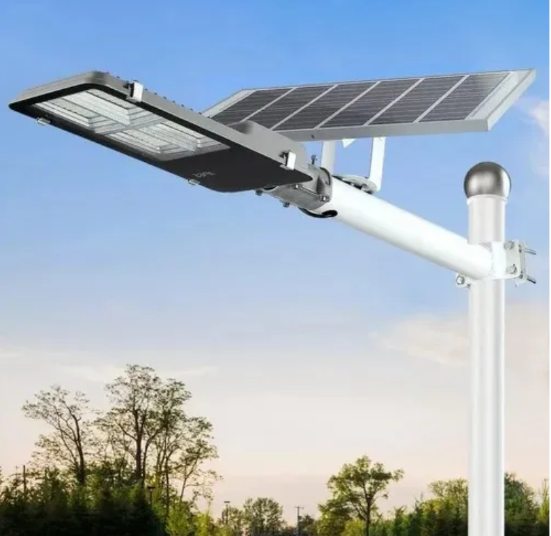 Una farola con un panel solar encima