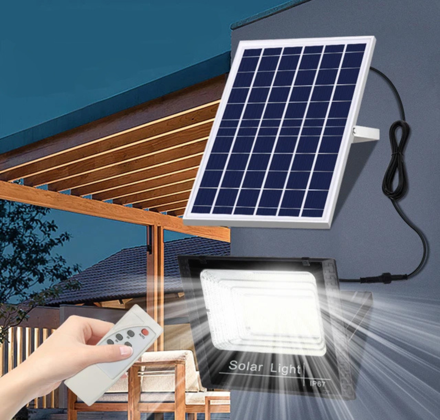 Una persona sostiene un control remoto frente a una luz solar.
