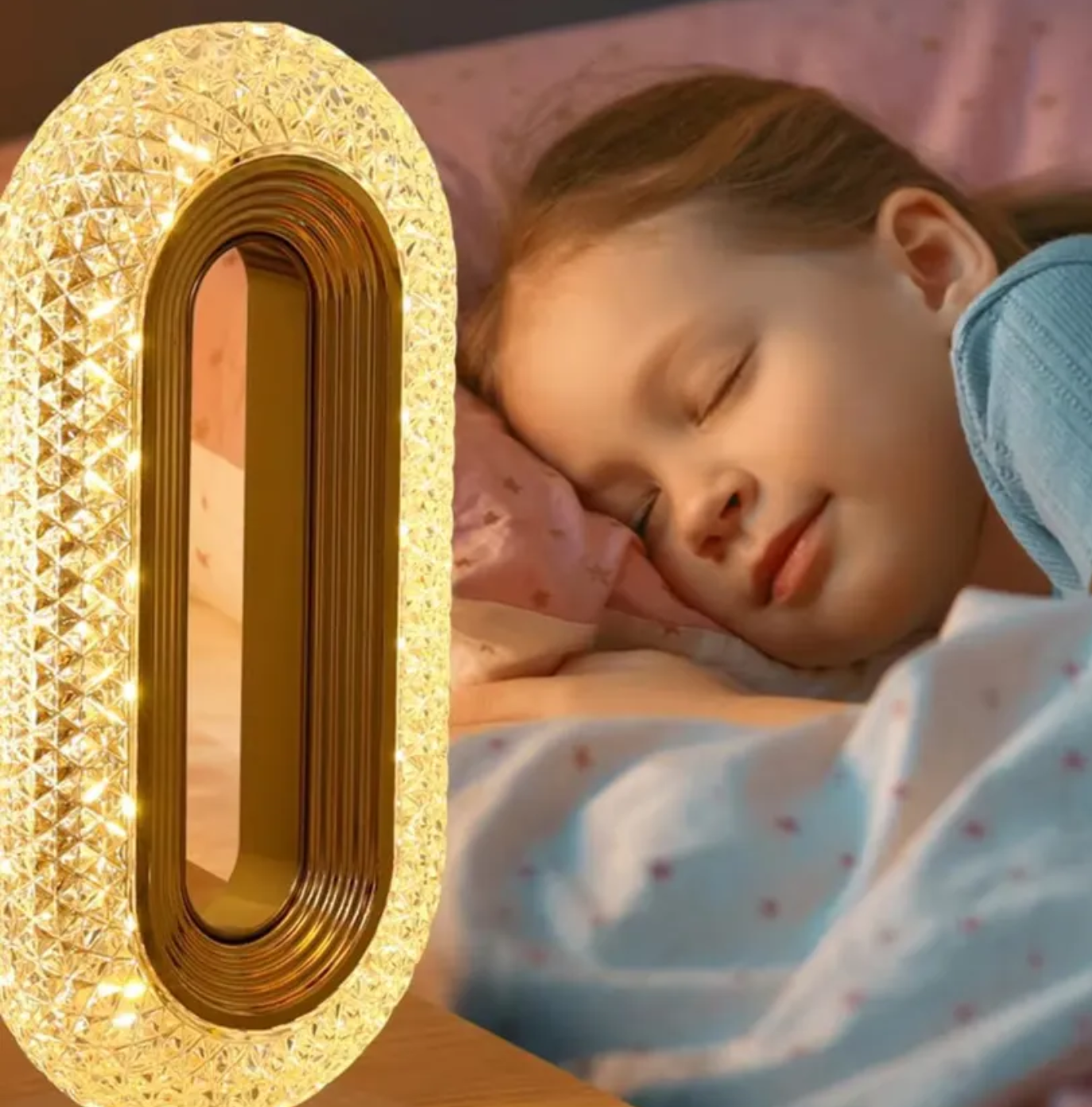 Una niña está durmiendo junto a un número 0