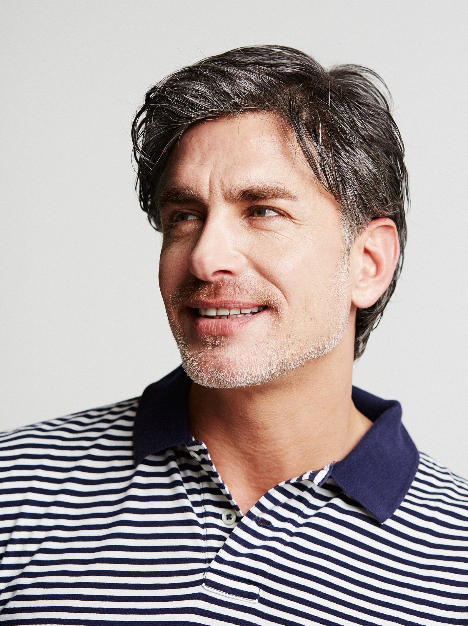 Herrenperücke kurz schwarz grau