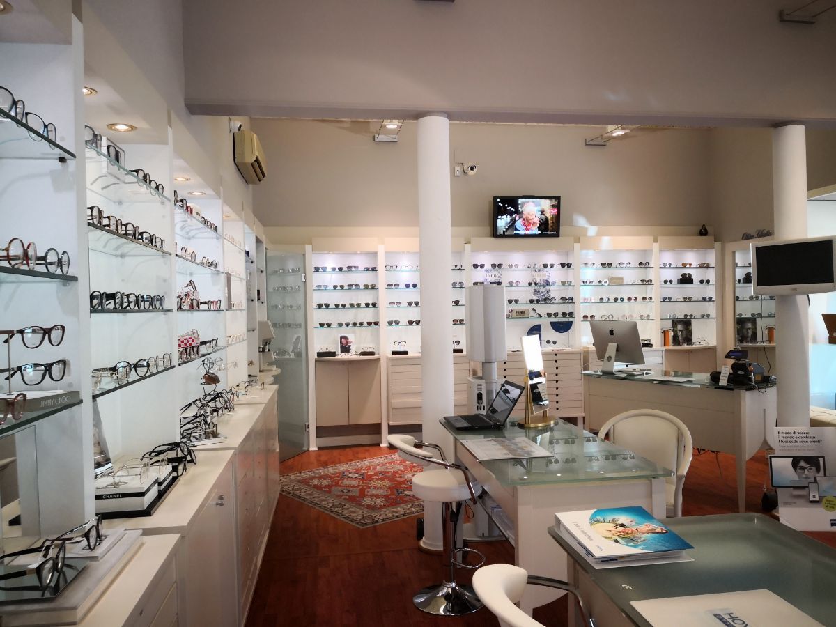 punto vendita di occhiali da vista e da sole