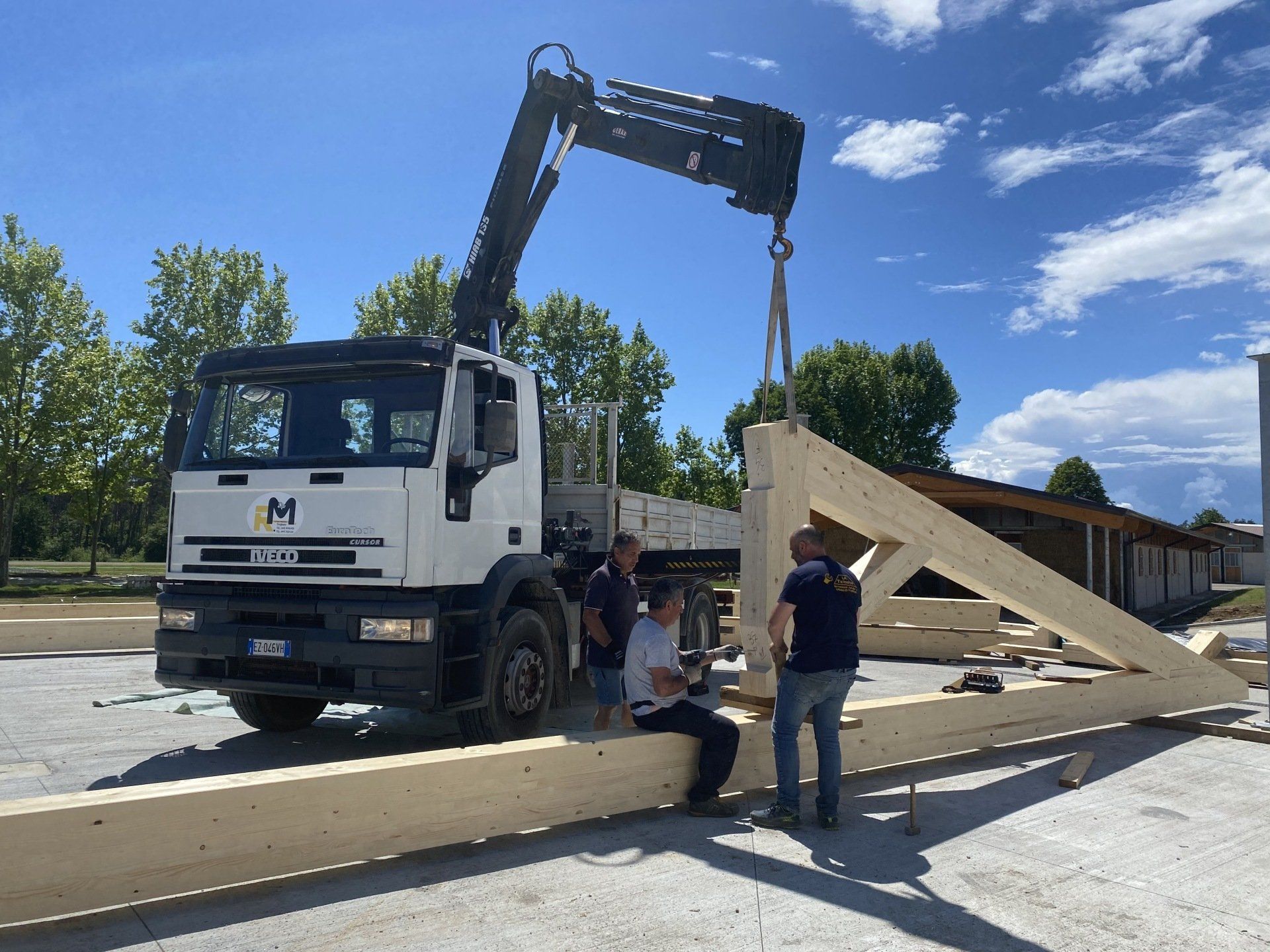 sollevamento capriate capannoni