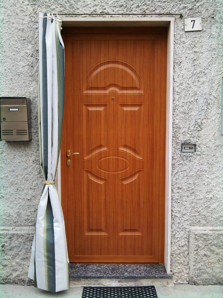 portone blindato moderno in legno