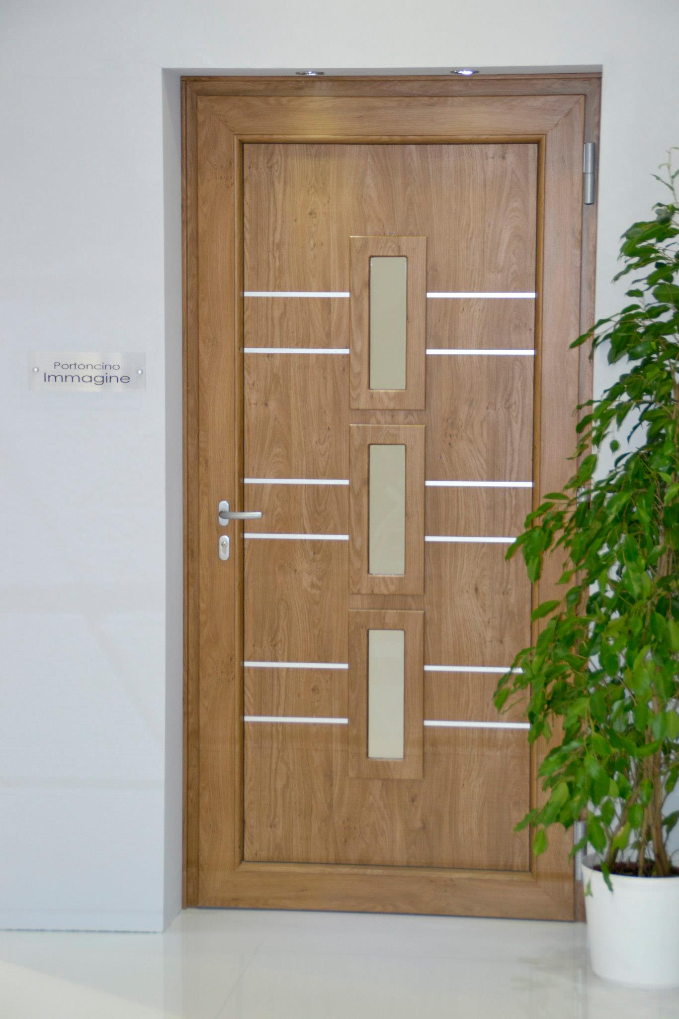 porta in legno con particolari