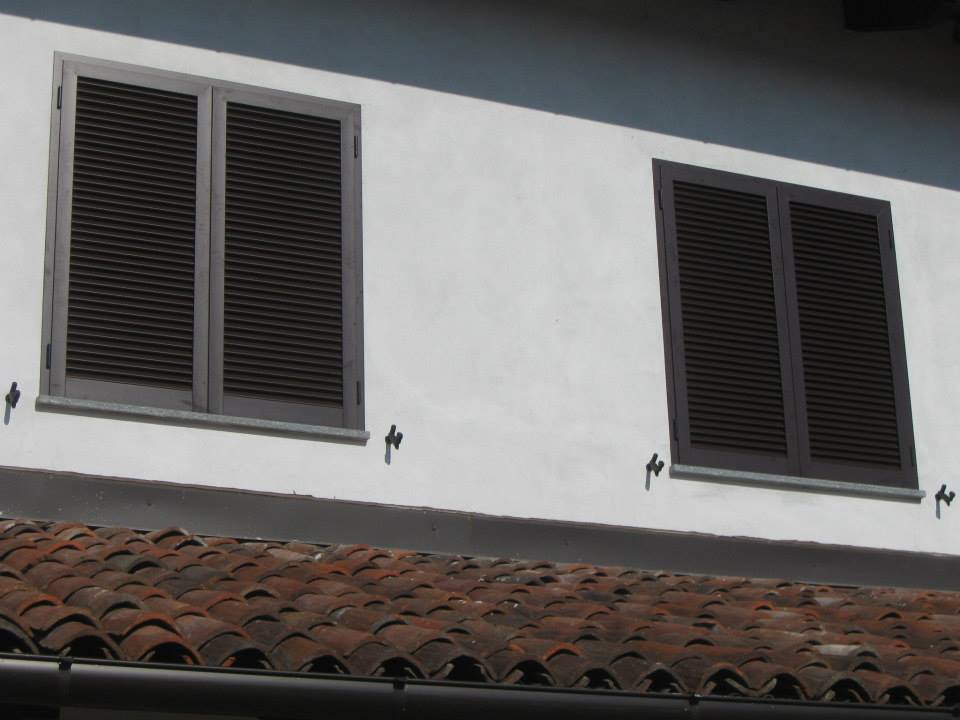 abitazione con persiane nuove