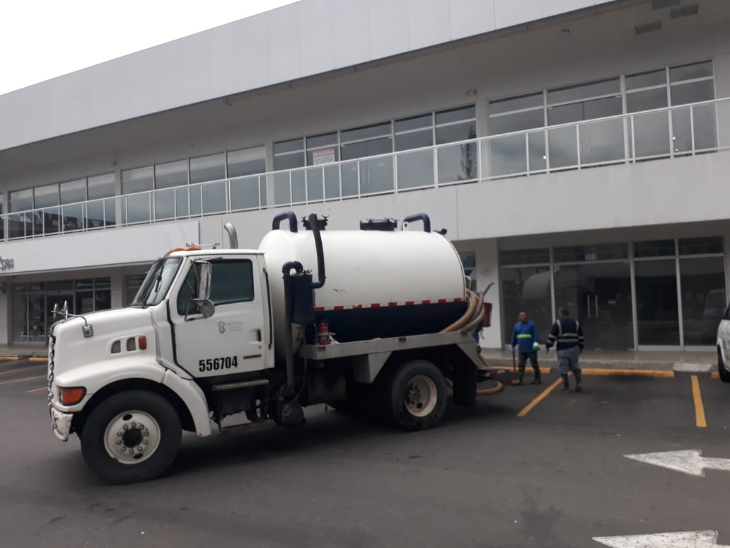 TRANSPORTE Y MANEJO DE DESECHOS LÍQUIDOS ( Movisa )