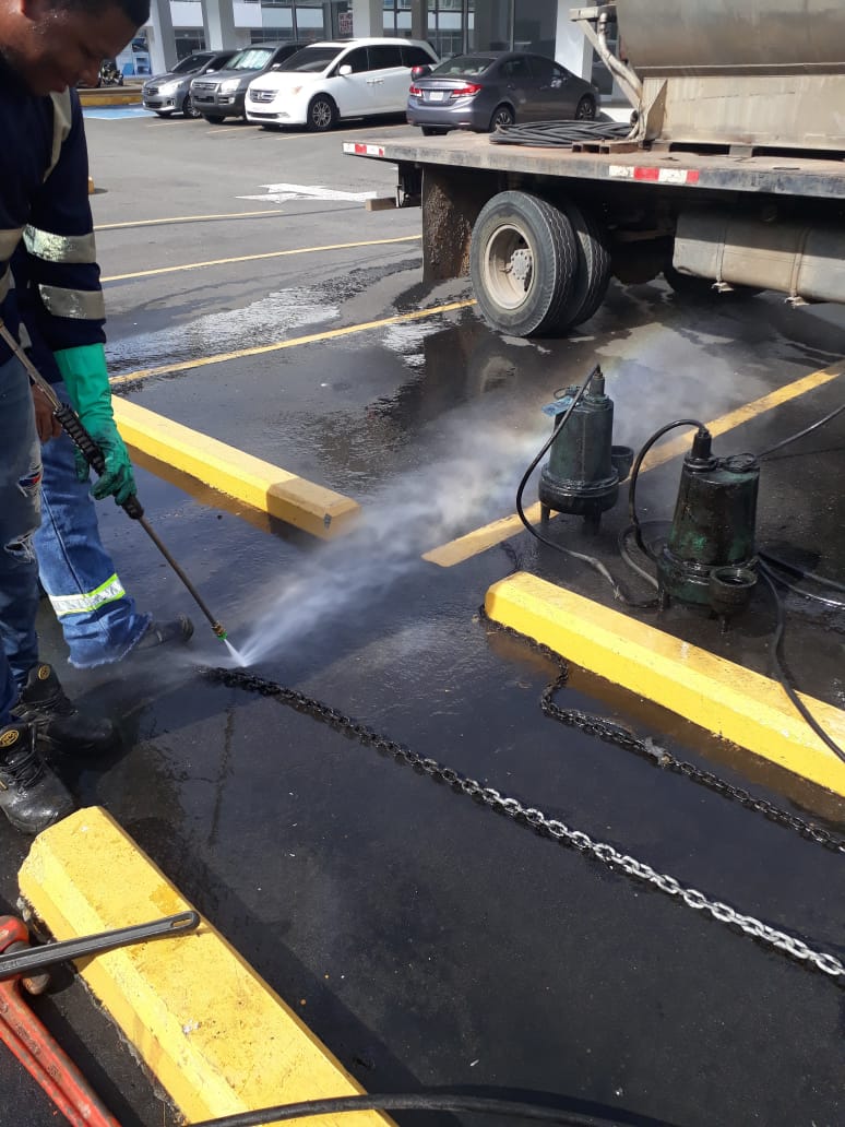 TRANSPORTE Y MANEJO DE DESECHOS LÍQUIDOS ( Movisa )