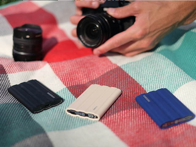 a sony a7 camera is shown on a white background .