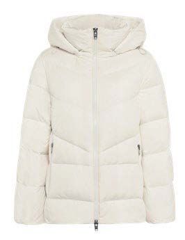 Cremefarbene Steppjacke mit Kapuze, mittigem Reißverschluss und zwei Seitentaschen.