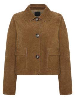 Braune Wildlederjacke mit abgerundetem Kragen und Knopfverschluss.