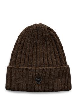 Braune, gerippte Strickmütze mit kleinem Logo.