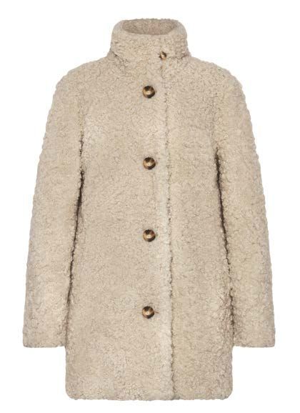 Beigefarbener Teddybärmantel mit hohem Kragen und Knopfverschluss.