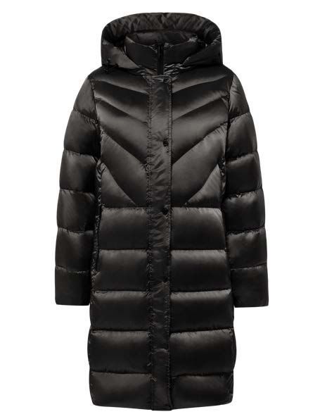 Schwarzer Steppmantel mit Kapuze und Knopfverschluss.