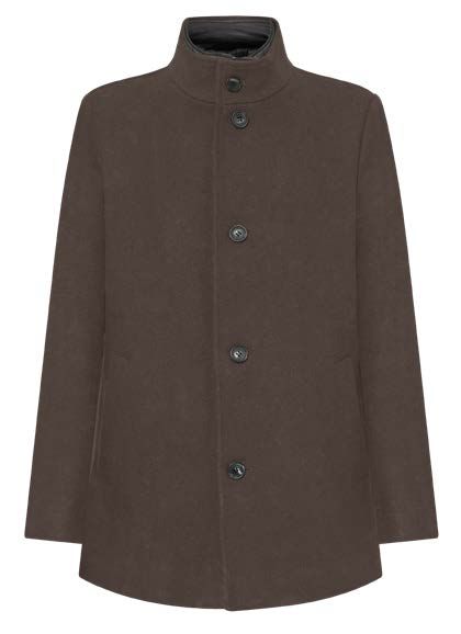 Brauner Herrenmantel mit hohem Kragen und vier sichtbaren Knöpfen.