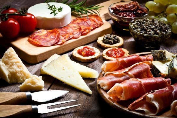 Antipasto misto di salumi e formaggi